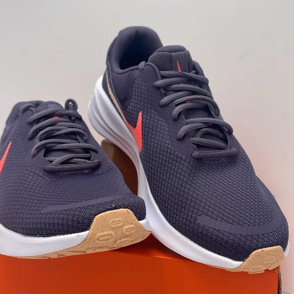 NIKE Men’s REVOLUTION 7
DK RAISIN/CRIMSON TINT-WHITE-HOT PUNCH
Style FB2208-500 - Picture 5 of 16